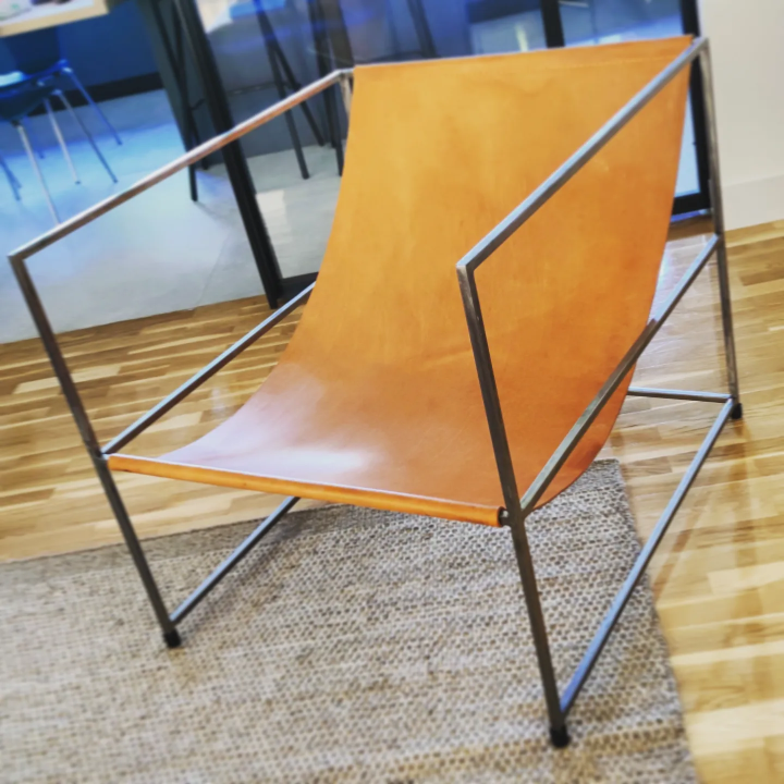Lounge chair - butaca de acero y piel cosida a mano